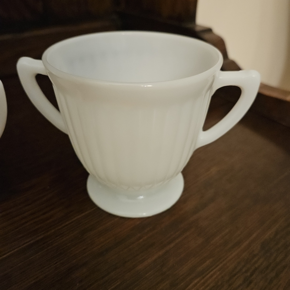 Vintage White Opaque Translucent milk glass cream and sugar. - Picture 10 of 11